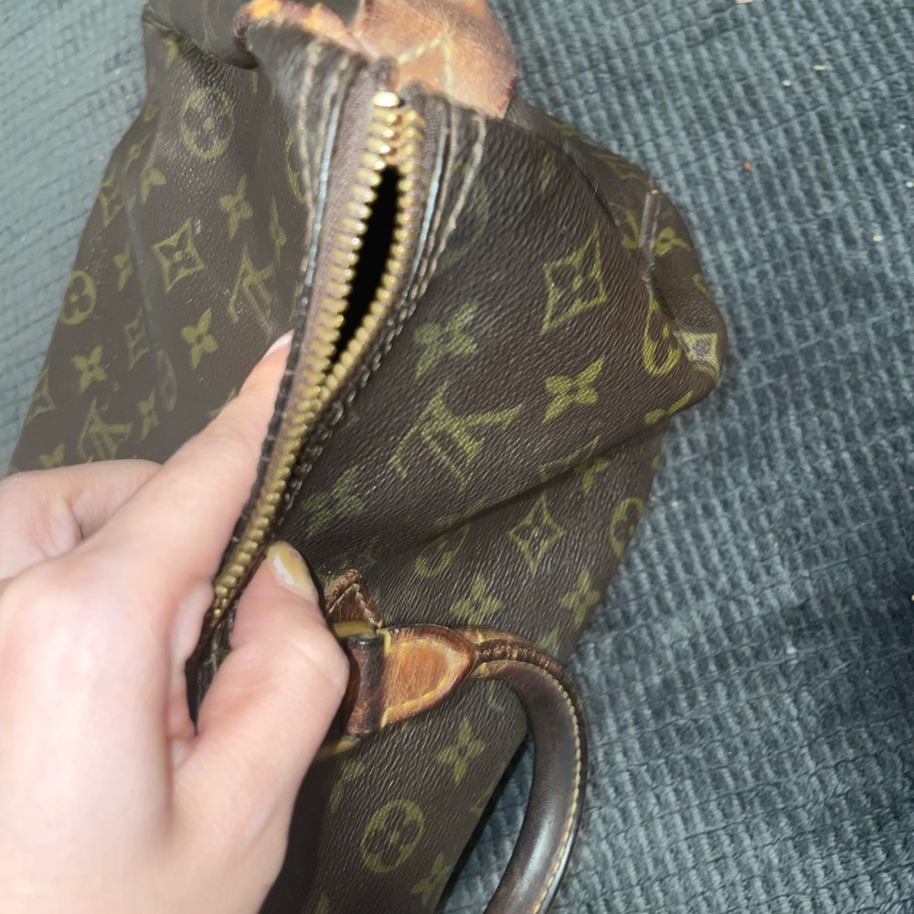 Authentic Louis Vuitton speedy bag - Picture 8 of 9